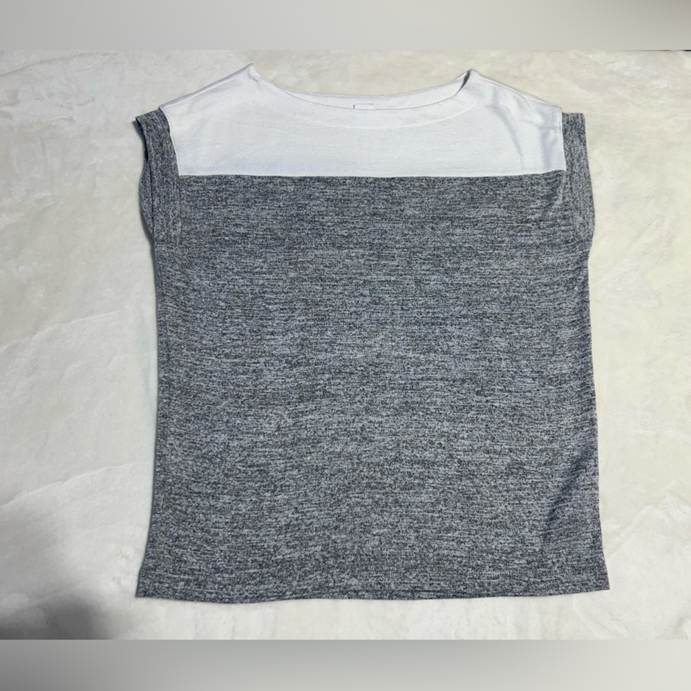 GAP Gray and White Women's Knit Top